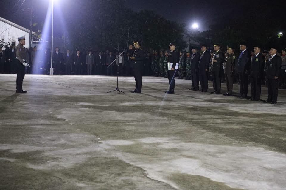 Khidmat di Tengah Malam, Tanjab Barat Kenang Jasa 136 Pahlawan Lewat Apel Kehormatan dan Renungan Suci