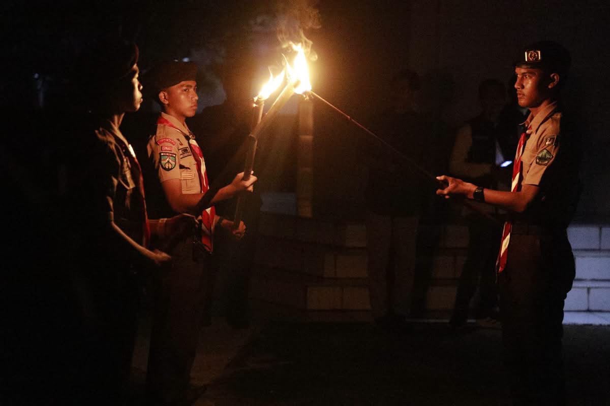 Khidmat di Tengah Malam, Tanjab Barat Kenang Jasa 136 Pahlawan Lewat Apel Kehormatan dan Renungan Suci