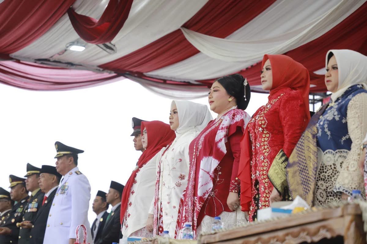 Hujan Gerimis Warnai Upacara HUT ke-81 RI, Semangat Kemerdekaan Tetap Berkobar di Tanjab Barat