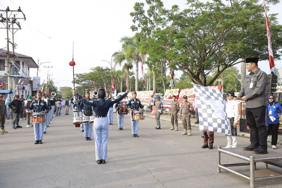 Sekda Hermansyah Lepas Pawai Budaya dan Pembangunan, Semarak HUT ke-81 RI dan Hari Jadi ke-61 Tanjab Barat ‎